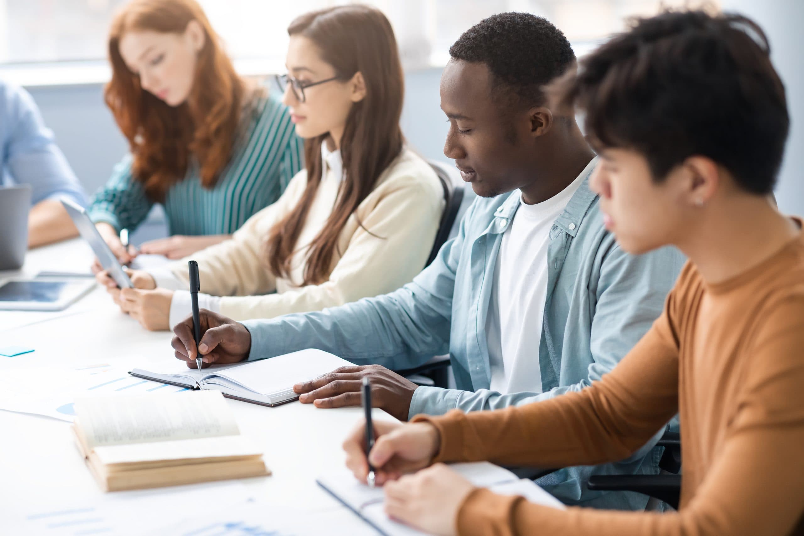 Qual o notebook para multitarefas ideal para estudos e trabalho?